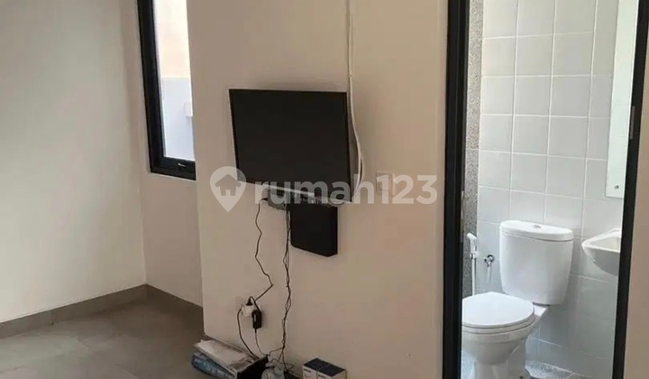 Latino Business District Rukan 3 Floors Near Train Station