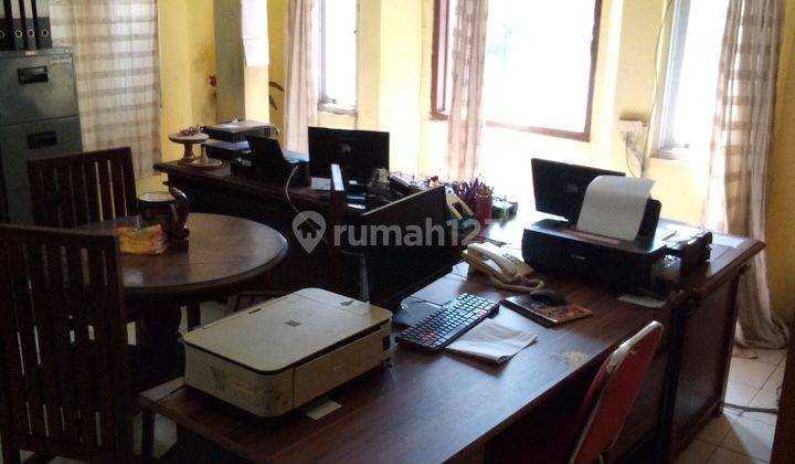 Disewakan ruang kantor full furnish 1