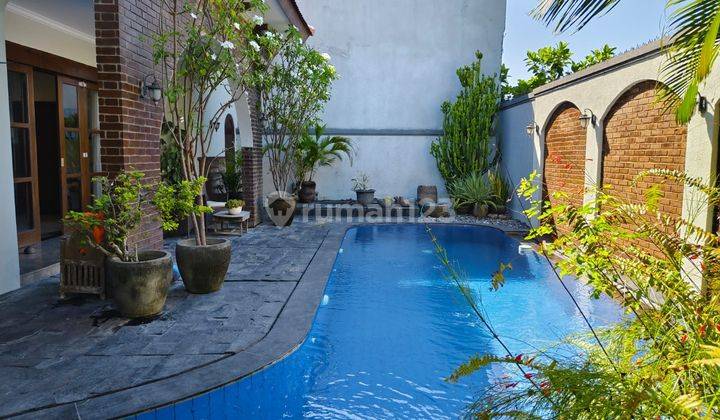 Jusl Well maintained house/villa in the center of Denpasar city on Jl Imam Bonjol 1