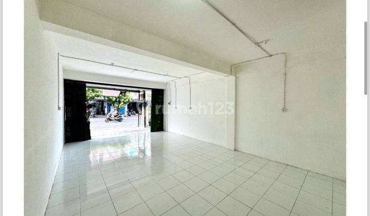 Strategic shophouse for rent in Panjer Denpasar 2