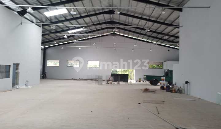 Warehouse in Strategic Location with Container Access Ready for Use in Cakung, East Jakarta Warehouse in Strategic Location with Container Access Ready for Use in Cakung, East Jakarta