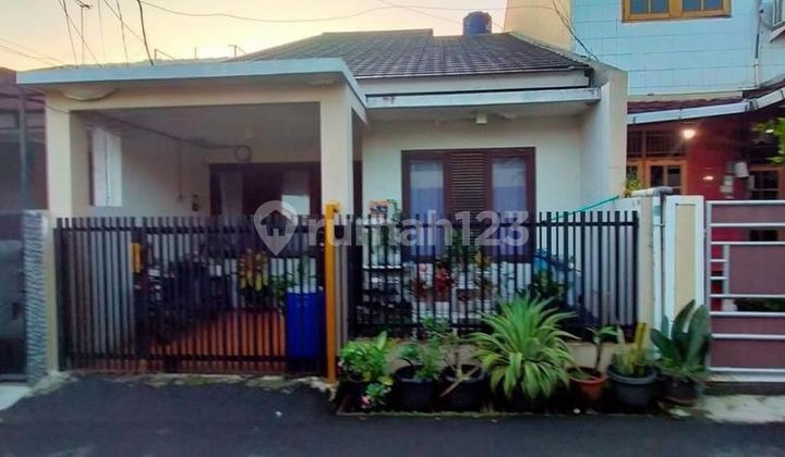 Rumah 2 Lantai Berlokasi Strategis di Pondok Bambu Kavling Jakarta Timur Rumah 2 Lantai Berlokasi Strategis di Pondok Bambu Kavling Jakarta Timur