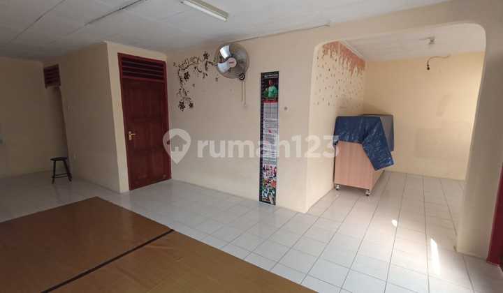 Large 3-Story House Near Duren Sawit Hospital, Easy Access - 2-Car Carport 2