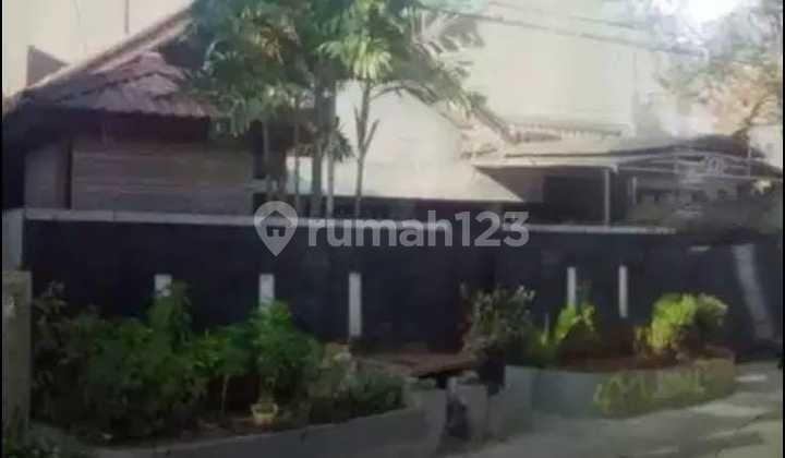 Rumah 2 Lantai Berlokasi Strategis Dekat Fasilitas Umum di Salemba Jakarta Pusat - Siap Huni