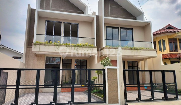 Modern House in a Large Housing Complex. Near Toll Road & LRT in Jatibening.