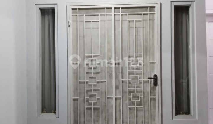 House for Sale 1.5 Floors Ready to Occupy in a Large Housing Complex in Jatiasih 2