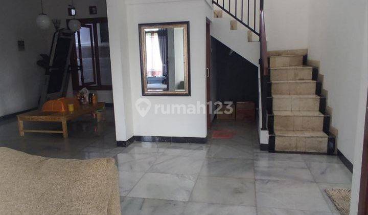 ruang keluarga rumah hook kokoh luas dalam