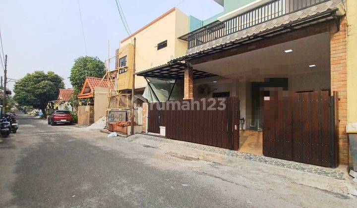 Rumah 2 Lantai Semi Furnished Dlm Perumahan  Di Jatiasih 2