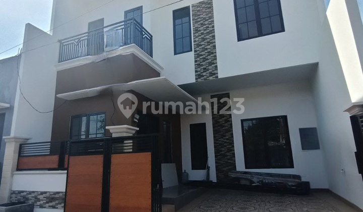 Rumah Baru Dalam Komplek Strategis di Kodau Jatimekar Bekasi Rumah Baru Dalam Komplek Strategis di Kodau Jatimekar Bekasi