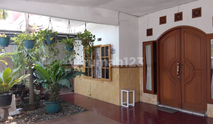 Well-Maintained Nice House in a Strategic Complex in Jatiasih Well-Maintained Nice House in a Strategic Complex in Jatiasih