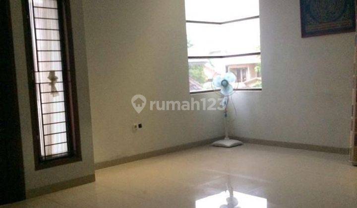 Rumah di Perumahan Jatiwaringin Bekasi 2 Lantai 5 Kamar Tidur