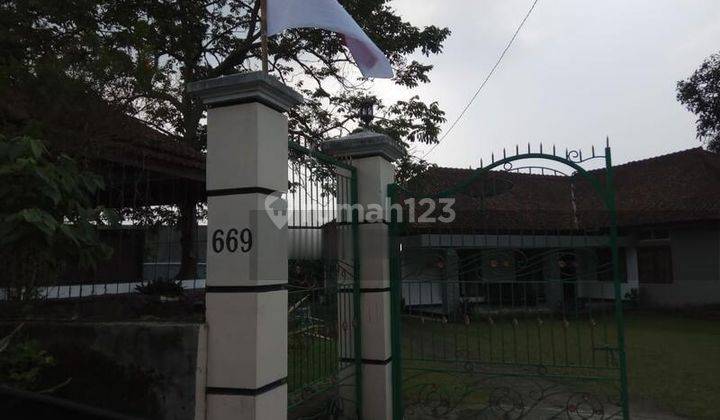 Villa Di Jalan Utama Puncak 2