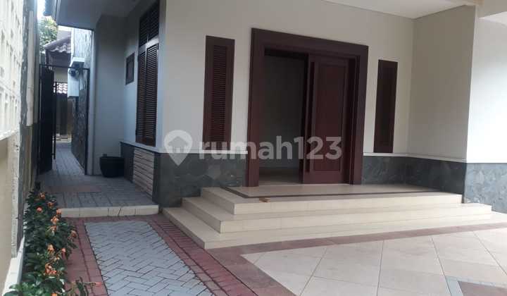 Rumah 2 Lantai Siap Huni di Jakarta Selatan 3