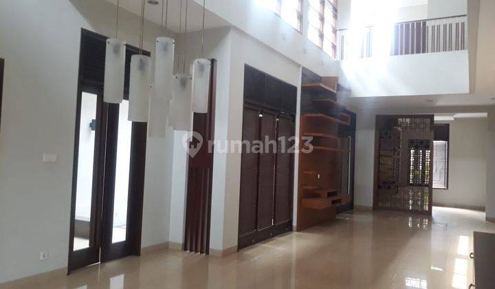 Rumah 2 Lantai Siap Huni di Jakarta Selatan 4