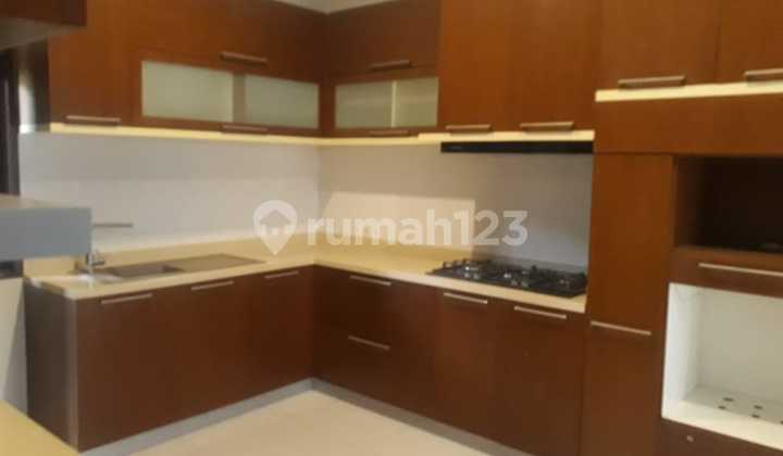 Rumah 2 Lantai Siap Huni di Jakarta Selatan 6