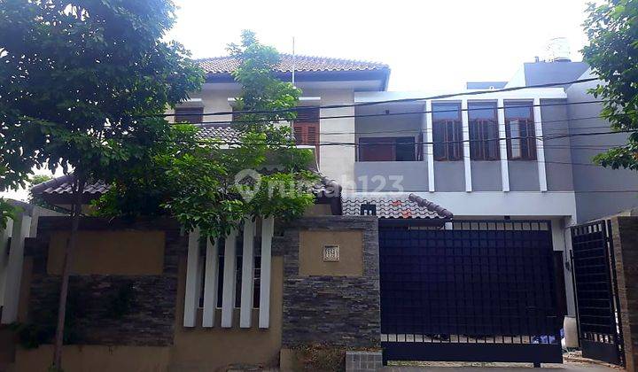 Rumah 2 Lantai Siap Huni di Jakarta Selatan 11
