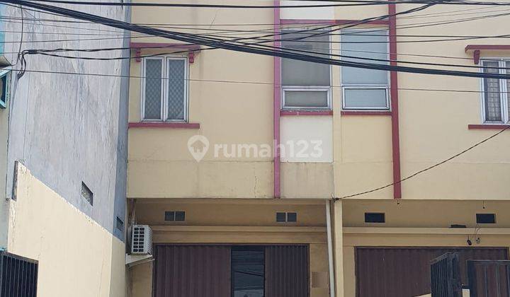 Rumah 3 Lantai Semi Furnish SHM di Harapan Indah 1