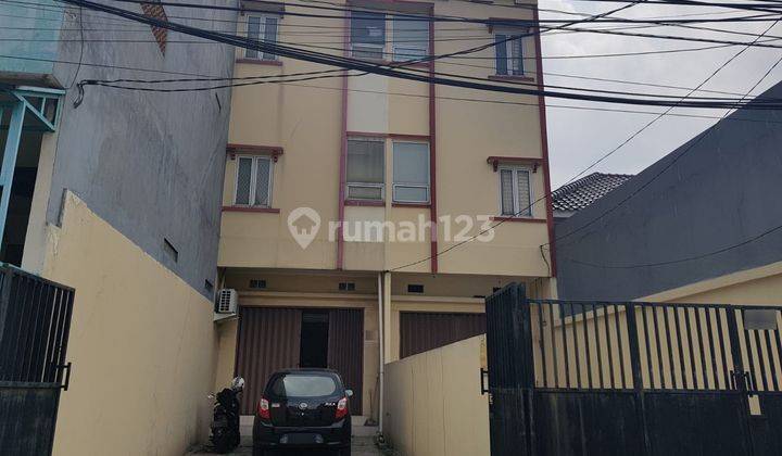 Rumah 3 Lantai Semi Furnish SHM di Harapan Indah 2