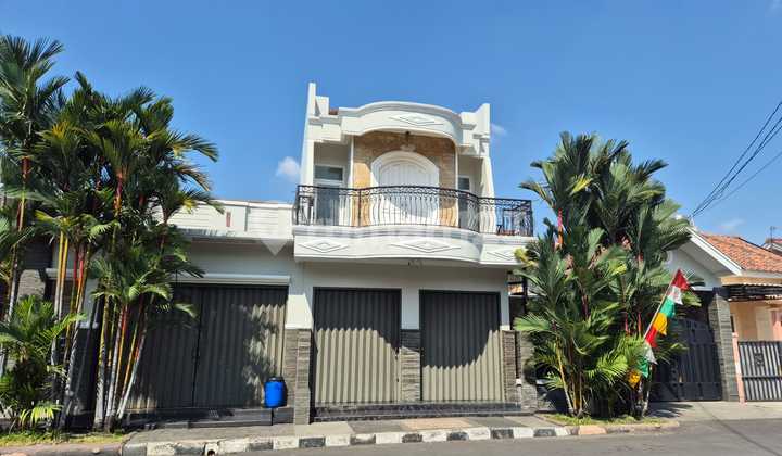 Rumah SHM jalan utama di Bulevard Hijau Harapan indah Bekasi