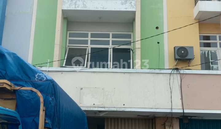 2.5-Storey Shophouse Suitable for Office in Harapan Indah, Bekasi 2.5-Storey Shophouse Suitable for Office in Harapan Indah, Bekasi