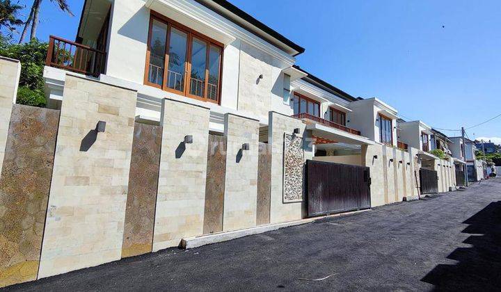 Rumah 2 Lantai Ada Kolam Renang Dengan Fasilitas One Gate System  3