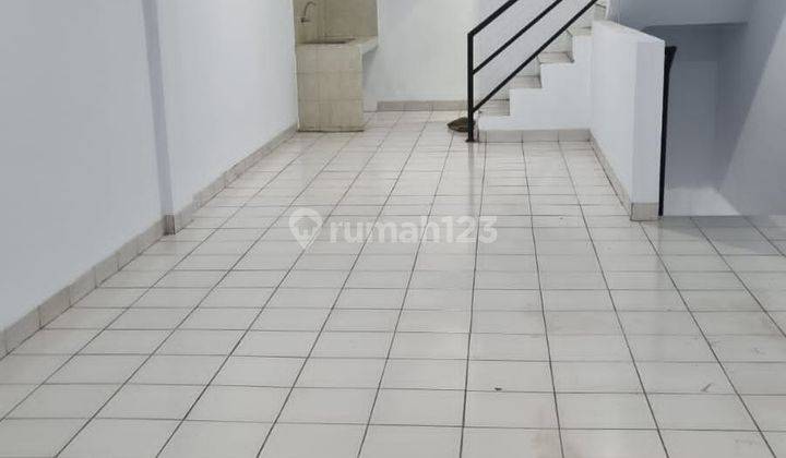 Disewakan ruko 2.5 lantai, baru renovasi siap huni 
dekat indomaret graha ruko pekayon indah 
 2