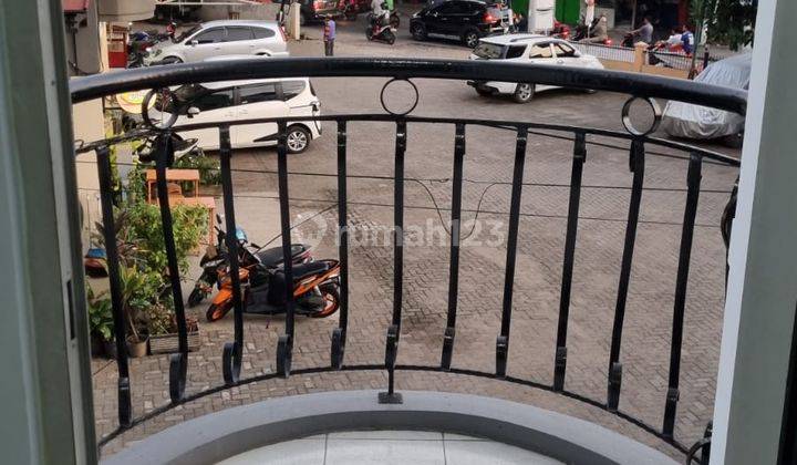 Disewakan ruko 2.5 lantai, baru renovasi siap huni 
dekat indomaret graha ruko pekayon indah 
 5
