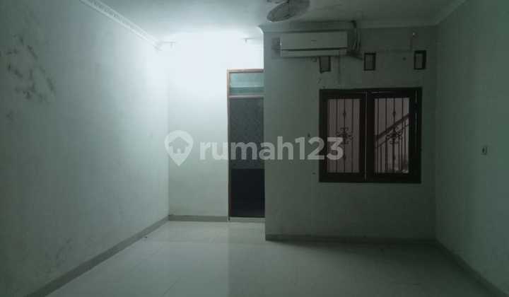 Disewakan Rumah 2 Lantai di Perumahan Villa Galaxy, Bekasi Selatan 7