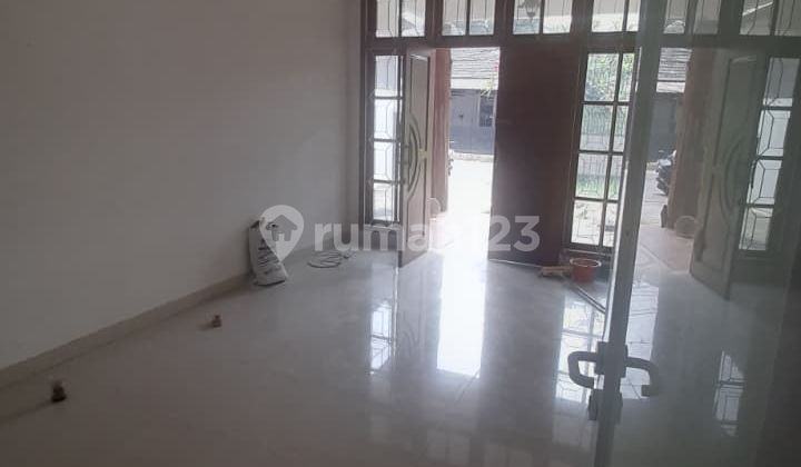 Di sewakan Rumah Siap Huni Duren Sawit Lingkungan Strategis 2