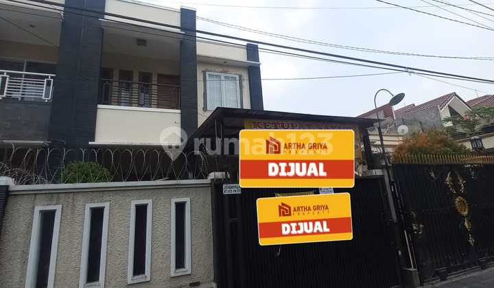 Rumah 2 lantai di Kebon Jeruk, Jakarta Barat.