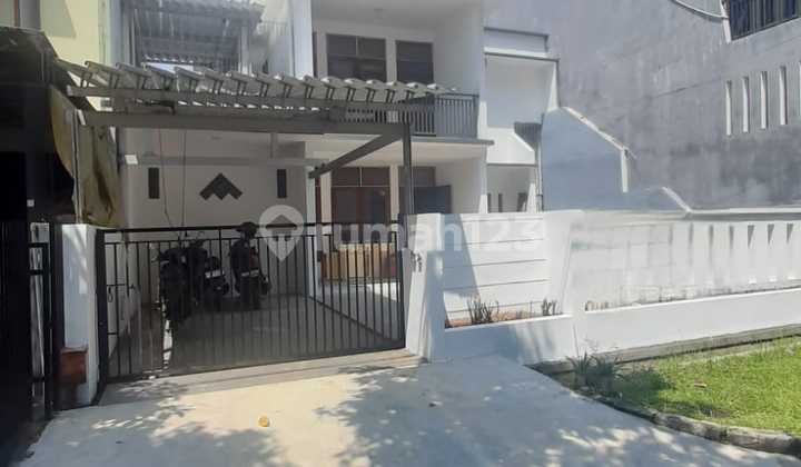 Di sewakan Rumah 2 Lantai Di Taman Century Pekayon Bekasi 2