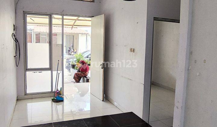 ruang tamu rumah mutiara gading city
