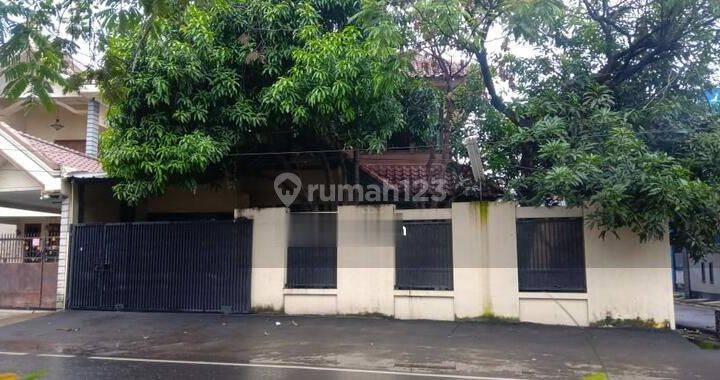 Rumah Posisi Hook di Kayu Putih Timur 1