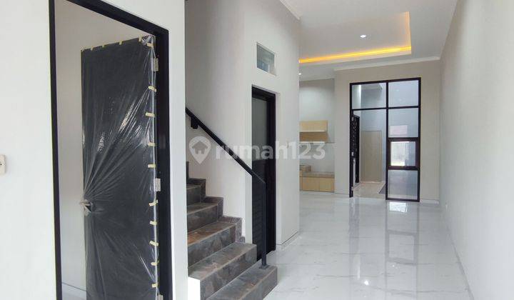 Rumah Baru Di Tenggilis Harga 1M-an Row 3 Mobil Modern Minimalis 2Lt Selangkah Ke Raya Jemursari 2