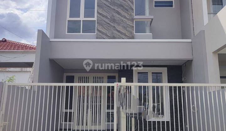 Rumah Baru Di Manyar Lebar 6 Meter Harga 2M-an Lokasi Depan Taman Modern Minimalis 2 Lantai 1