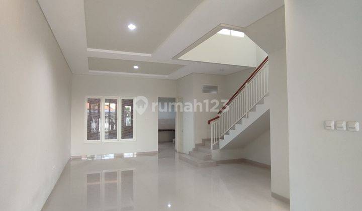 Rumah Baru Di Manyar Lebar 6 Meter Harga 2M-an Lokasi Depan Taman Modern Minimalis 2 Lantai 2