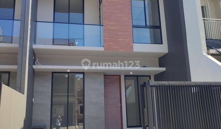 Rumah Baru Di Mulyosari Lebar 6 Meter Row 3 Mobil Minimalis Modern 2 Lantai Lokasi Dalam Perumahan 1