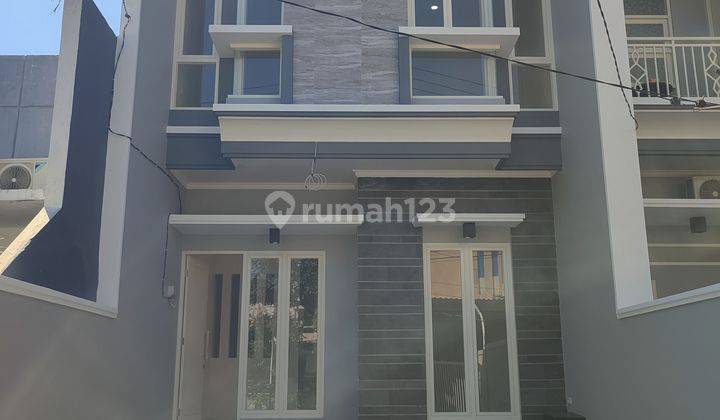 Rumah Baru Lokasi TERBAIK Di Mulyosari Harga 1M-an Modern Minimalis 2Lt Selangkah Ke Raya Mulyosari 1