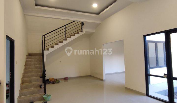 ‼️TERMURAH DI SURABAYA TIMUR‼️

Rumah Baru Mewah Minimalis Di Medayu Lebar 9 Meter Harga 1M-an Dekat Merr, Oerr

 2