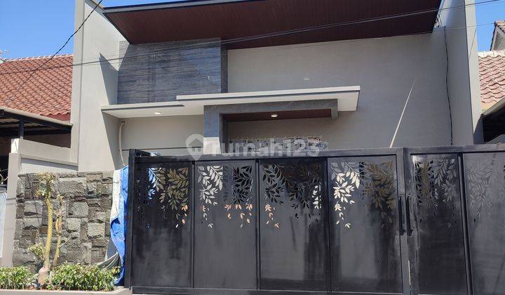 ‼️LANGKA & JARANG ADA‼️
Rumah Mewah Murah 1 Lantai Lebar 9 Meter Harga 2M-an Selangkah Ke Merr, Superindo, Dan Ubaya

 1