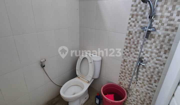 Dijual Perkantoran 3 Lantai Bagus Dekat Pakuwon Mall 3