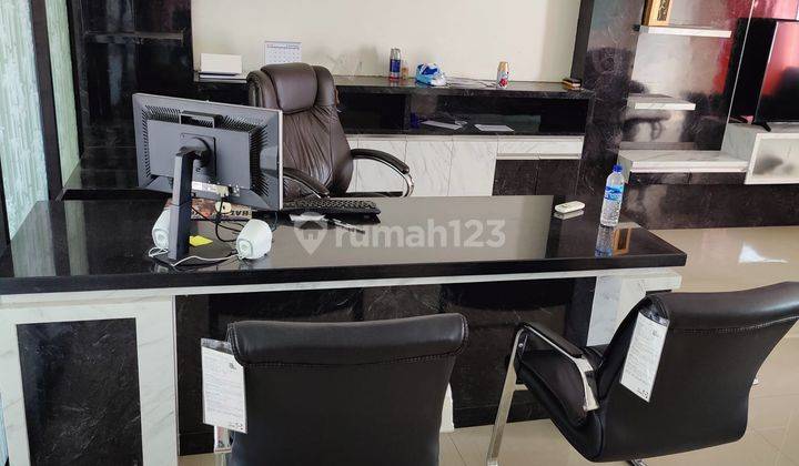 Dijual Perkantoran 3 Lantai Bagus Dekat Pakuwon Mall 6