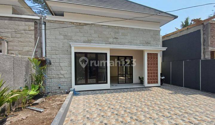 Rumah Modern Carport Luas Dalam Cluster di Ngaglik, Sleman 1