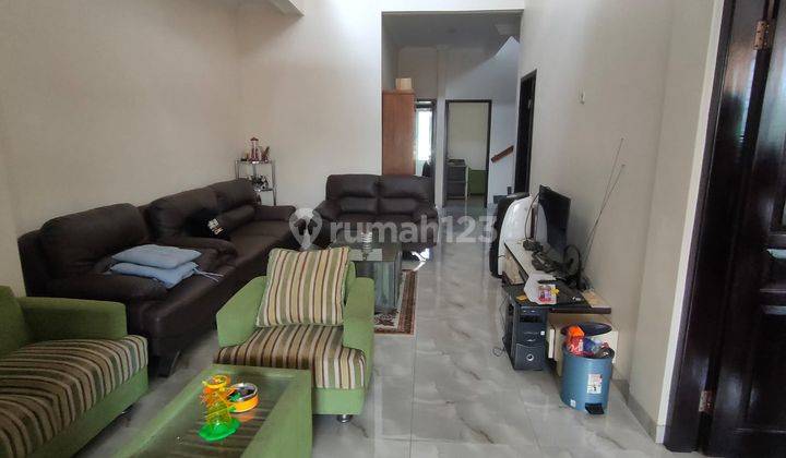 Rumah 3 Lantai Bagus Siap Huni 4 Menit Dari Pasar Cebongan  2