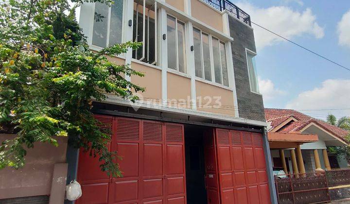 Rumah 3 Lantai Bagus Siap Huni 4 Menit Dari Pasar Cebongan  1