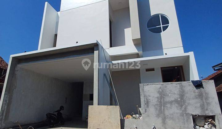 Rumah Modern Elegan di Sleman dekat Jogja Bay Maguwo 1