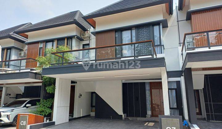 Terlariss di Kawasannya Rumah Full Furnished Dekat Pakuwon Mall 1