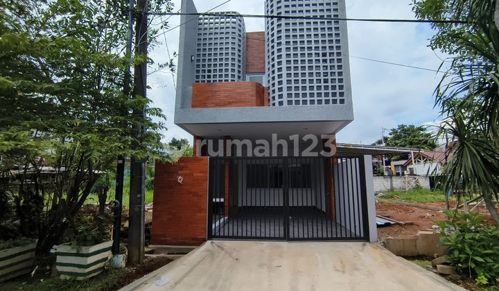Rumah Siap Huni, Akses 3 Mobil di Duren Sawit Selangkah Ke Kalimalang