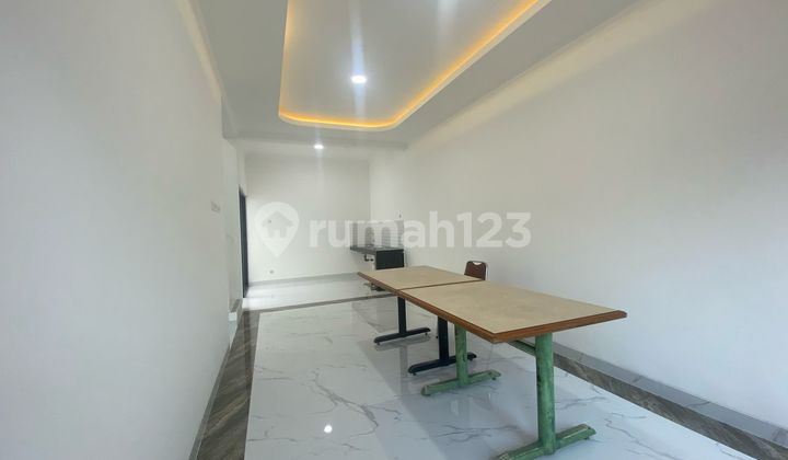 Luxury House Ready to Live, Flood-Free, One Step to Jatiwaringin Toll Road Luxury House Ready to Live, Flood-Free, One Step to Jatiwaringin Toll Road