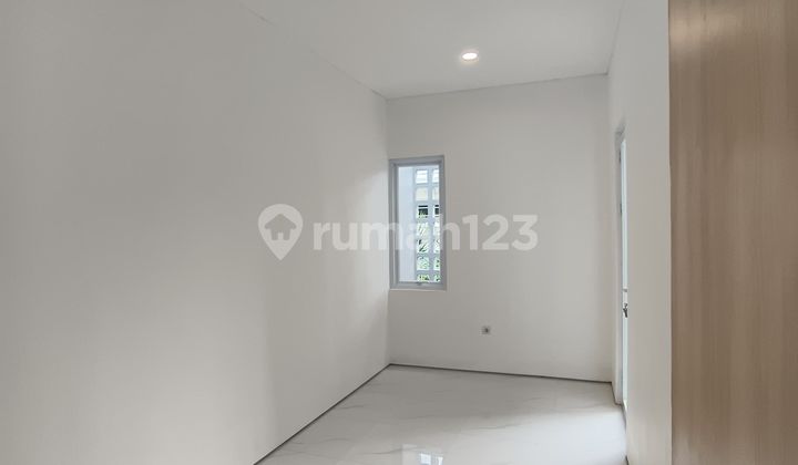 Rumah Siap Huni, Akses 3 Mobil di Duren Sawit Selangkah Ke Kalimalang 2